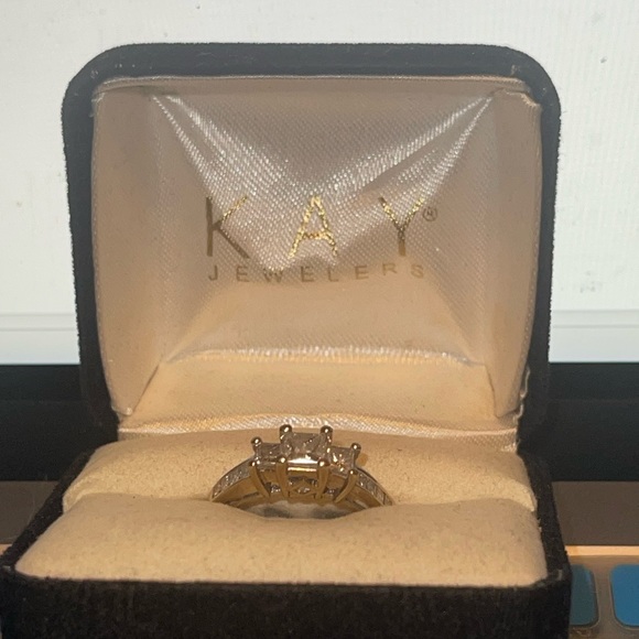 Three-Stone Diamond Ring 1 ct tw Princess-cut 14K White Gold - Picture 4 of 8